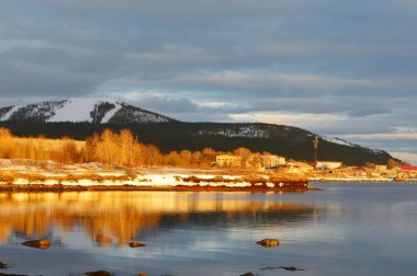 Kandalaksha şehrinde deniz manzarası