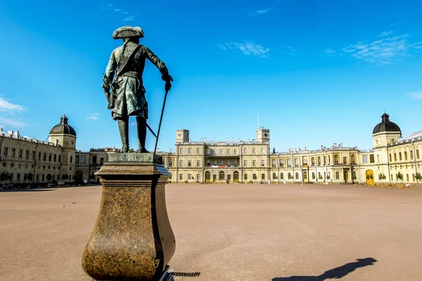 Statue of Paul First in front of the Palace in Gatchina . — Stock Photo, Image