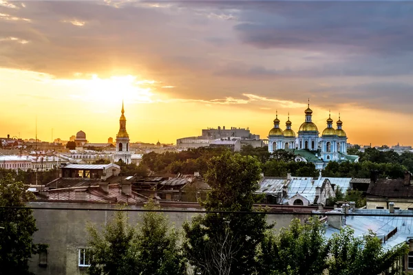 Gün batımı Nikolsky katedral yüksekliğini görünümünden — Stok fotoğraf