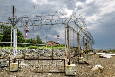 Üzerinde bölge Shepelevskii deniz feneri Jiletli tel çit