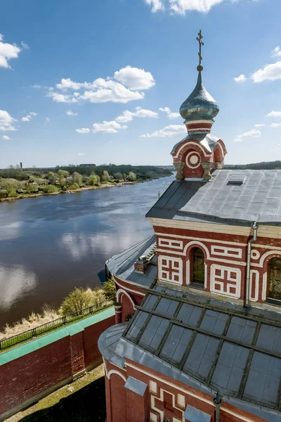 在旧 Ladoga.Russia 男式圣尼古拉斯修道院. — 图库照片