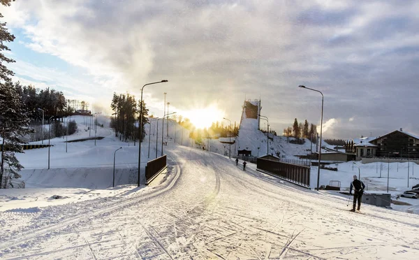 Ski i skakać w centrum edukacyjne szkolenia w Kavgolovo w — Zdjęcie stockowe