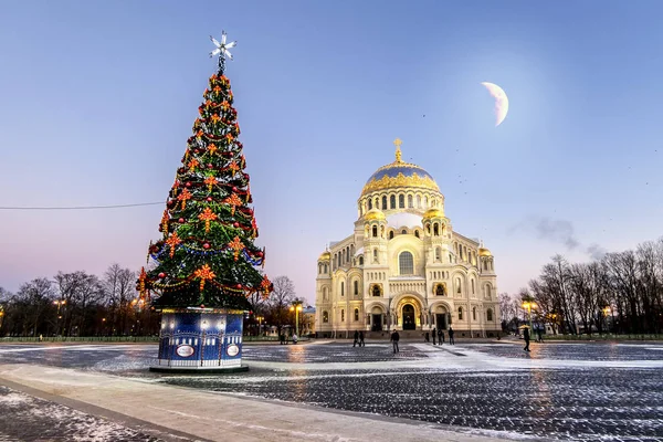 Widok na katedrę Naval Kronstadt, w Boże Narodzenie zimowe ev — Zdjęcie stockowe