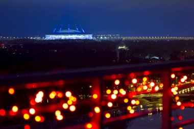 Akşam aydınlık Zenit arenada üzerinde tepelerden görünümü