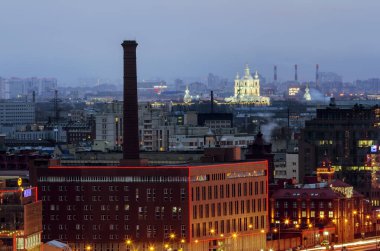 Bir yükseklikten şehir manzaraları St. Petersburg.Russ göster