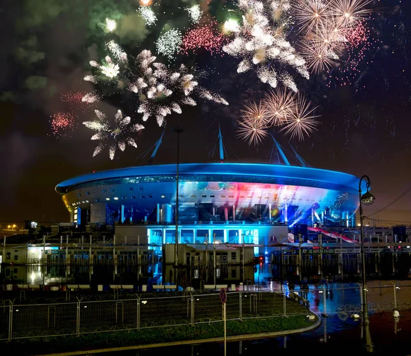Laser show och fyrverkerier på stadion "Saint-Petersburg" på Kr — Stockfoto