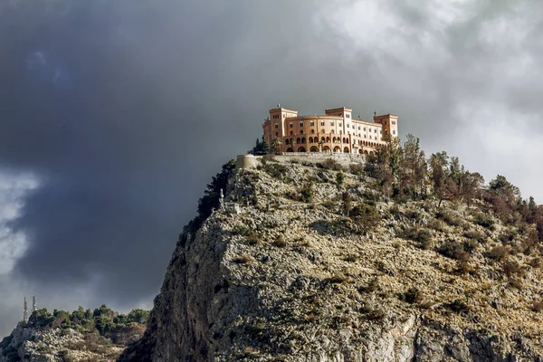 Widok Castello utveggio na mount Pellegrino w Palermo.Sic — Zdjęcie stockowe