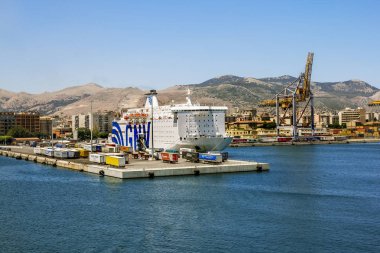 Feribot liman ve şehir Palermo deniz manzaralarını. Sicilya