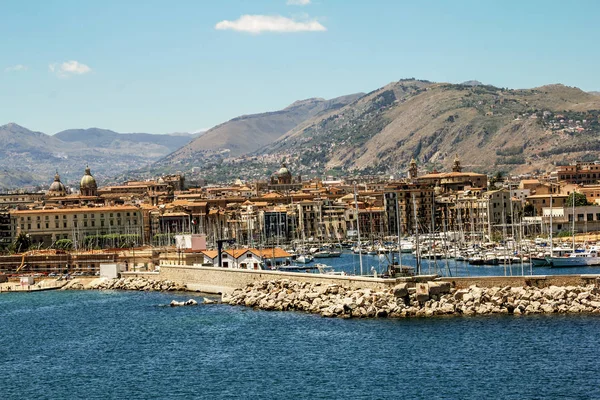 Widok na port i miasto Palermo od morza. Sicily — Zdjęcie stockowe