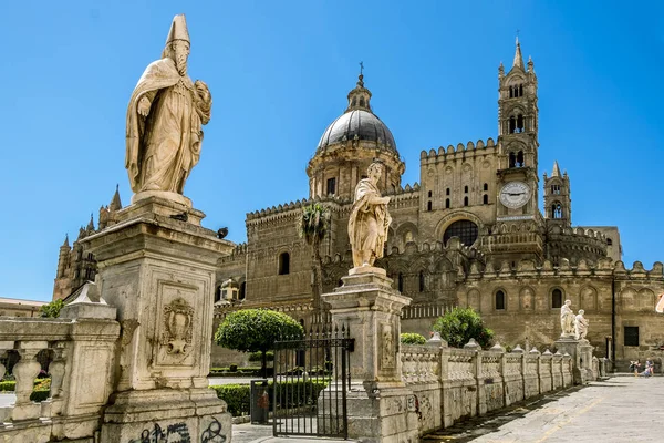 Вид на исторический центр и Католический собор в Палермо. Сицилия — стоковое фото
