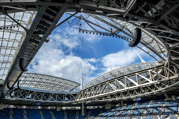 Widok konstrukcji przesuwnych dachu arena Sankt Petersburg i — Zdjęcie stockowe
