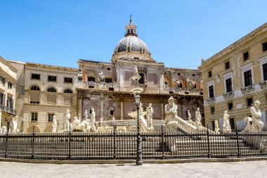 Piazza Pretoria Palermo çeşme görünümü. Sicilya