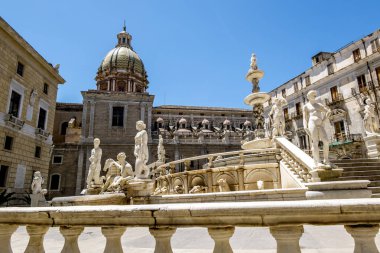 Piazza Pretoria Palermo çeşme görünümü. Sicilya