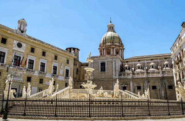 De weergave van de fontein van de Piazza Pretoria in Palermo. Sicilië — Stockfoto