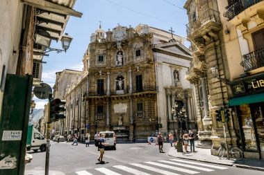Piazza Quattro aski Palermo'da bir görüntü. Sicilya