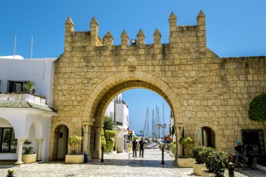 Bir Port El Kantaoui Marinada açılan kapı