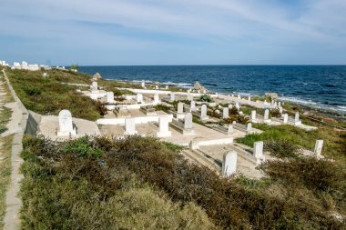 Mahdia için Akdeniz kıyısında Pön mezarlığı .