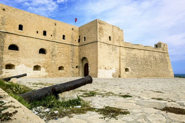 Крепость Бордж-эль-Кебир в Махдии . — стоковое фото