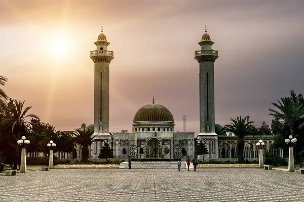 Il mausoleo di Habib Bourguiba nel Monastero al tramonto — Foto Stock