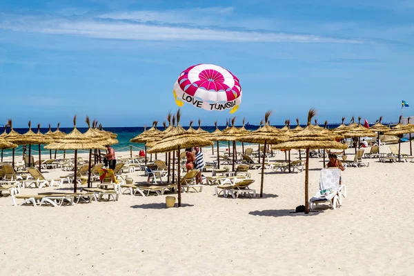 Praia hotel Marhaba em Sousse no mar Mediterrâneo . — Fotografia de Stock