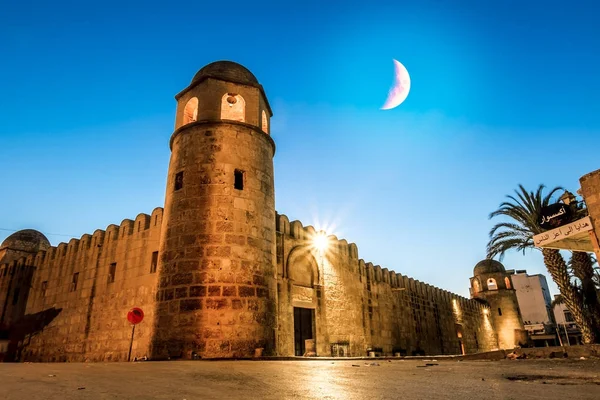 Forteresse Ribat à Medina Sousse dans la nuit de clair de lune — Photo