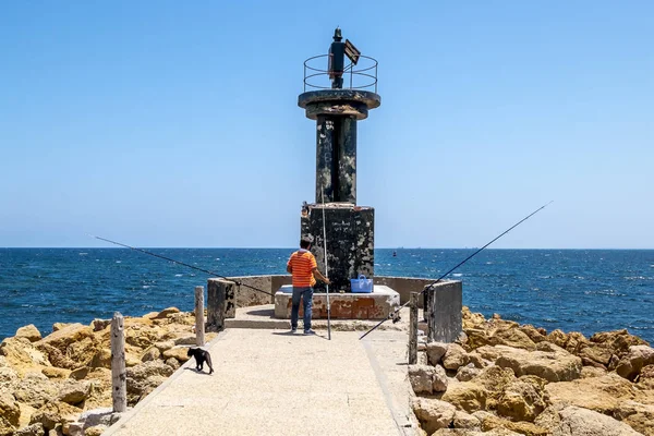 Visser op de pier in port El Kantaoui visserij — Stockfoto