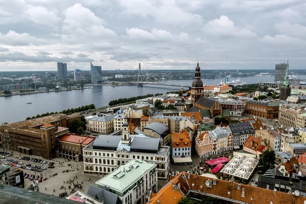 Widok z St. Peter's Church w centralnych dzielnic i ol — Zdjęcie stockowe