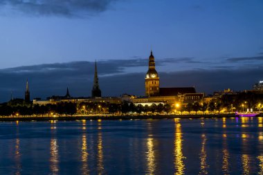 Görünümü eski şehir ve nehir Daugava çıkabilir 