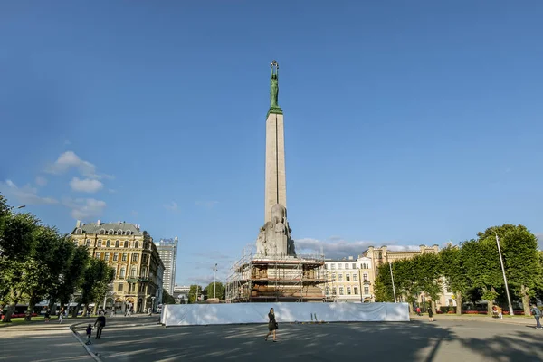 View of the Freedom monument in Central Riga in Latvia — Stock Photo, Image