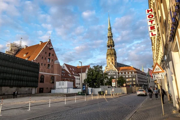 Ansichten von Straßen und Plätzen im historischen Zentrum von Riga in l — Stockfoto