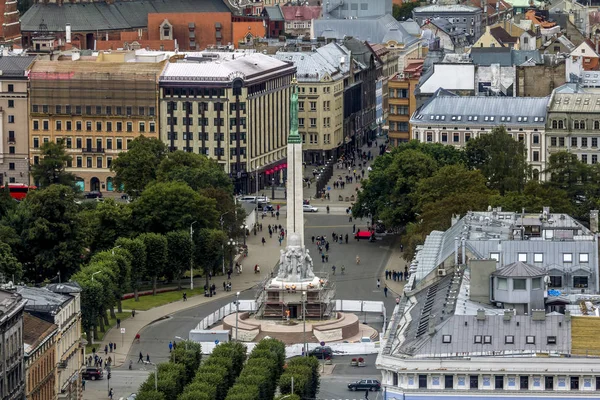 Utsikt över Frihetsmonumentet i centrala Riga i Lettland — Stockfoto