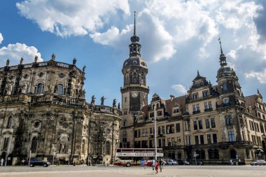 Dresden Kalesi ve Dresden 'deki Taschenberg Sarayı.