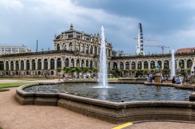 Dresden 'deki Dresden Zwinger sanat galerisinin pavyonları..