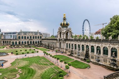 Dresden 'deki Dresden Zwinger sanat galerisinin pavyonları..