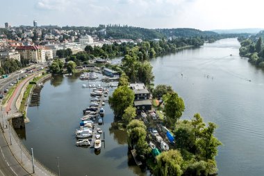 V Prag 'daki Visegrad bölgesinin yüksekliğinden görüntüle