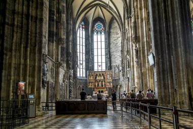 Viyana 'daki St. Stephen Katedrali' nin içi..
