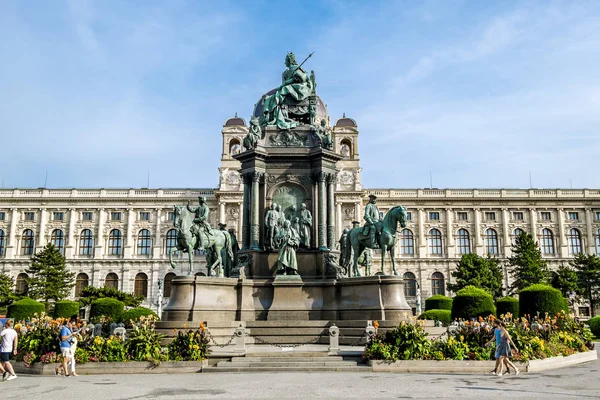 Muzeum Historii Sztuki i Plac Marii Teresy w Wiedniu. — Zdjęcie stockowe