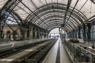 Dresden. Alman. 30 Ağustos 2019. Dresden 'deki merkez tren istasyonunun platformları..