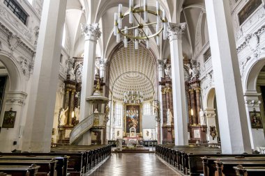 Viyana. Bir Ustria. 29 Ağustos 2019. Viyana 'daki Meleklerin Kilisesi' nin İçişleri..