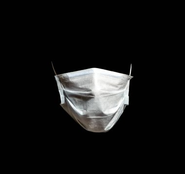 Siyah arka planda tıbbi koruyucu maske var.