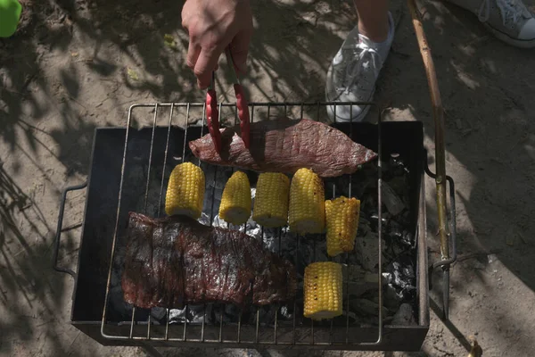 Skert Steak Machete è una delle bistecche più deliziose e insolite. È tagliato dal diaframma. Cucinare il mais — Foto Stock