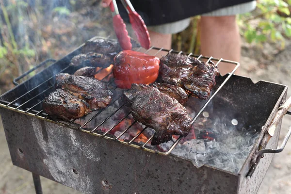 Chuck roll steak. grilled chuck roll Cooking meat by a professional cook on a bonfire in the fresh air. — Stok fotoğraf