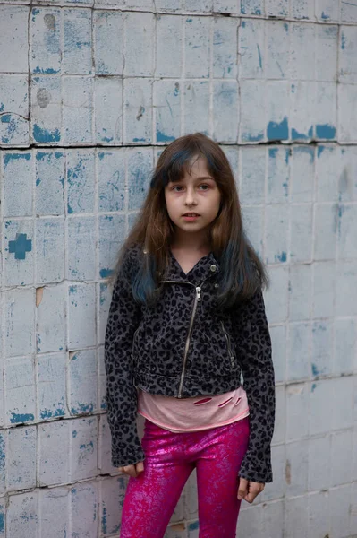 Portret van een negenjarig meisje. Een serie foto 's van een meisje van 8 of 9 jaar oud — Stockfoto