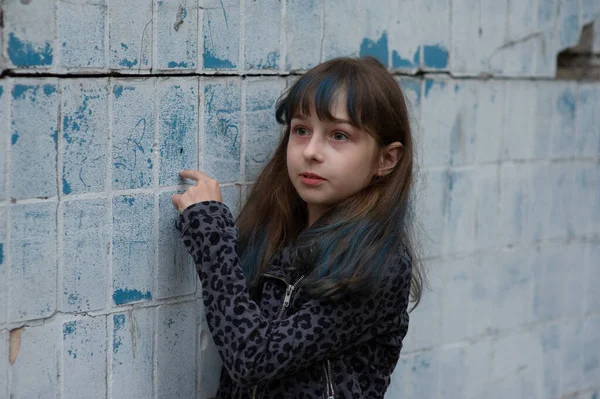 Retrato de una niña de nueve años. Una serie de fotos de una niña de 8 o 9 años — Foto de Stock