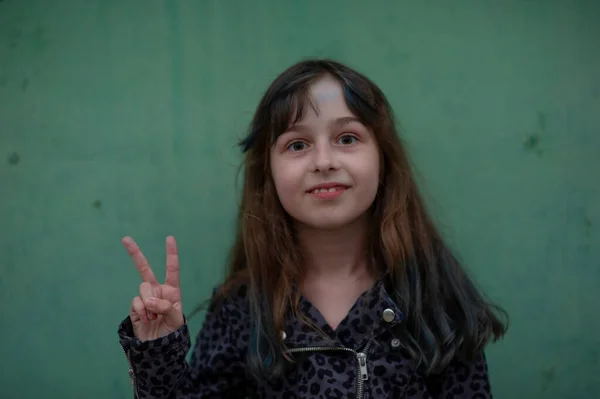 Πορτρέτο εννιάχρονου κοριτσιού. Σειρά φωτογραφιών ενός κοριτσιού 8 ή 9 ετών — Φωτογραφία Αρχείου