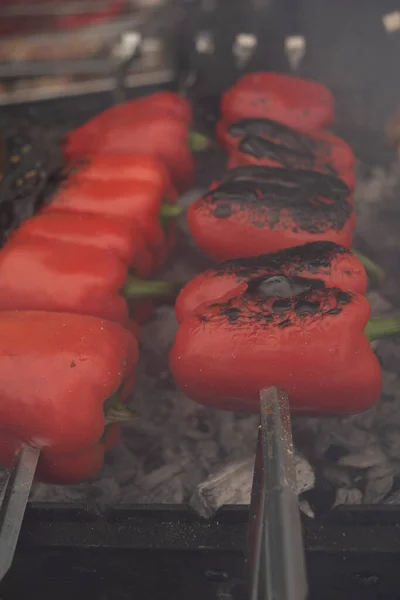 Red sweet pepper al forno sulla griglia . — Foto Stock