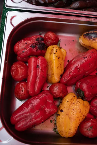 Red sweet pepper baked on the grill. — Stock Photo, Image