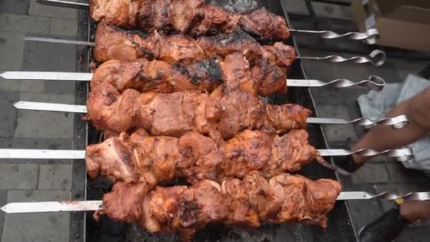 Grelhar Shashlik Marinado Uma Grelha Shashlik Uma Forma Kebab Shish — Vídeo de Stock