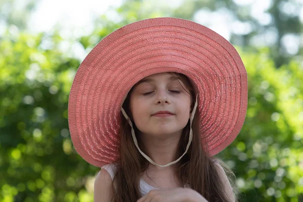 Portrait of pretty cheerful woman wearing white dress and straw pink hat in sunny warm weather day — Stock Photo, Image