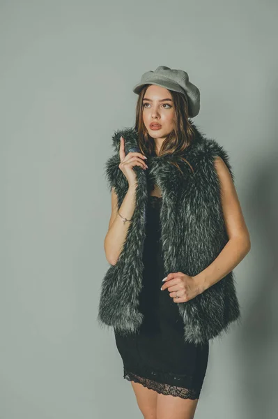 Girl in a vest with faux fur. Perfect face beautiful girl portrait — Stock Photo, Image